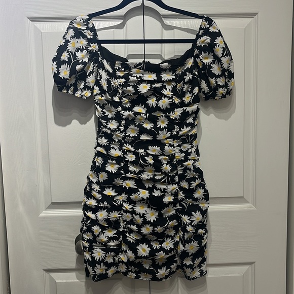 Superdown ‘Rumor’ Daisy Off-Shoulder Ruched Dress - Picture 4 of 7